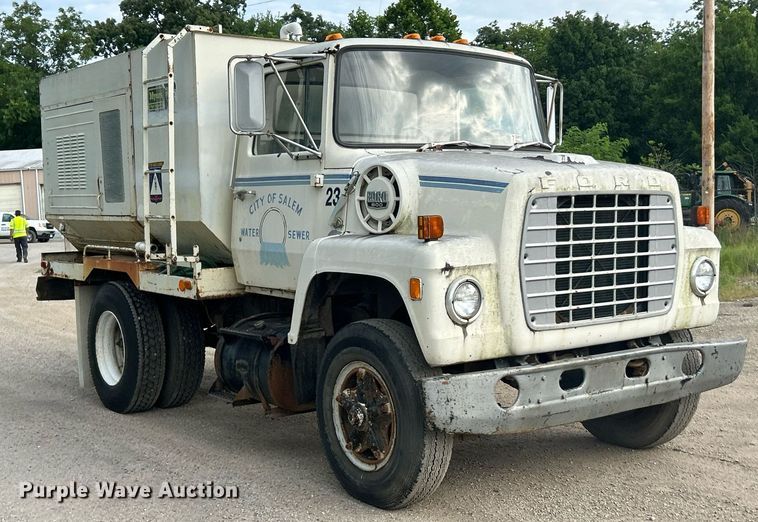 image for item EK8263 1978 Ford 800 sewer jetter truck