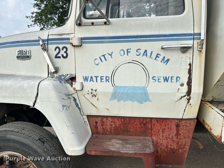 image for item EK8263 1978 Ford 800 sewer jetter truck