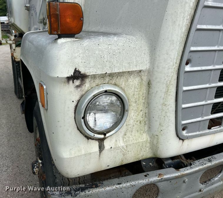 image for item EK8263 1978 Ford 800 sewer jetter truck