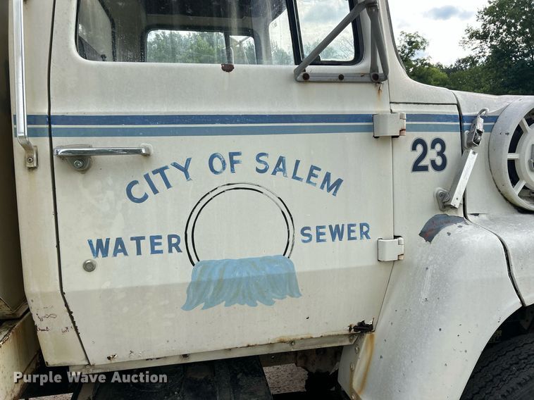 image for item EK8263 1978 Ford 800 sewer jetter truck