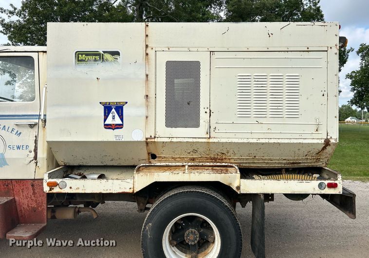 image for item EK8263 1978 Ford 800 sewer jetter truck