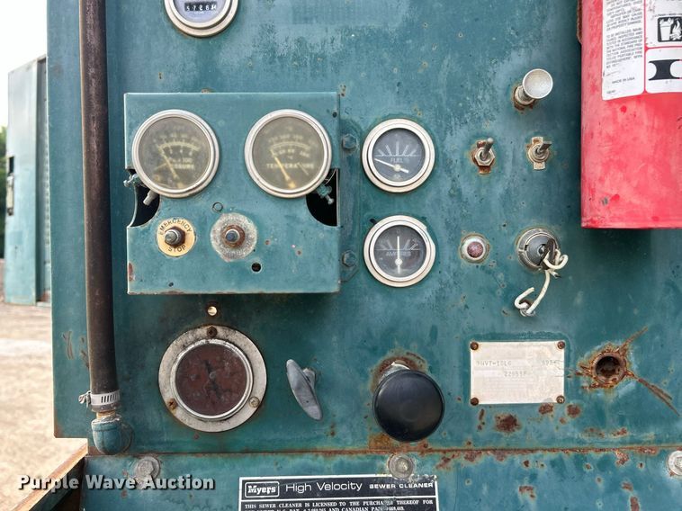 image for item EK8263 1978 Ford 800 sewer jetter truck