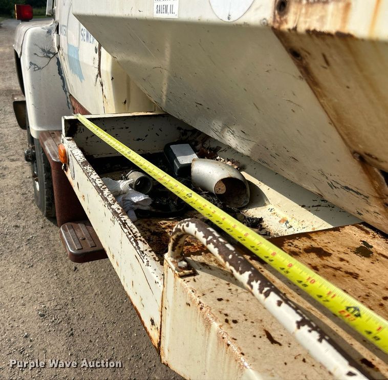 image for item EK8263 1978 Ford 800 sewer jetter truck