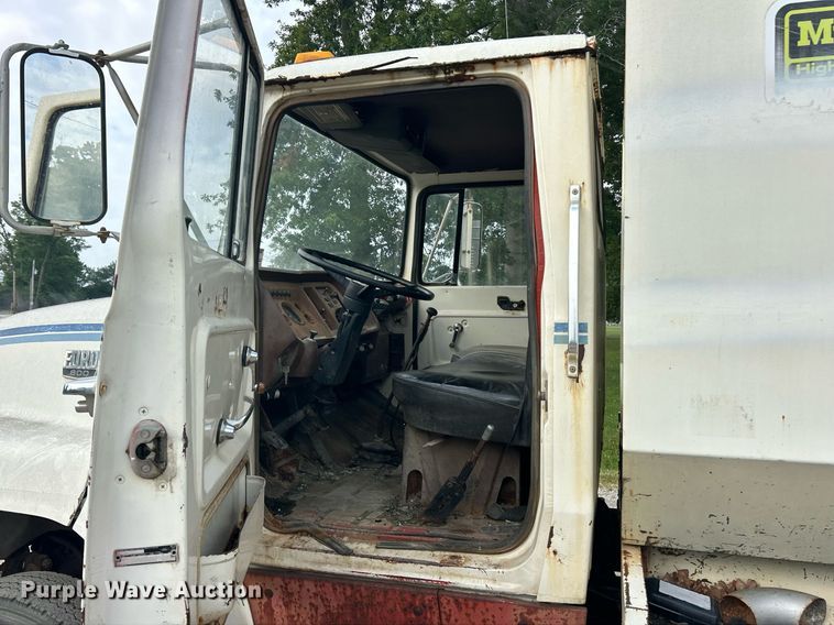 image for item EK8263 1978 Ford 800 sewer jetter truck