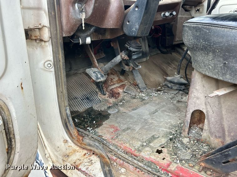 image for item EK8263 1978 Ford 800 sewer jetter truck