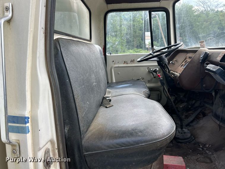 image for item EK8263 1978 Ford 800 sewer jetter truck