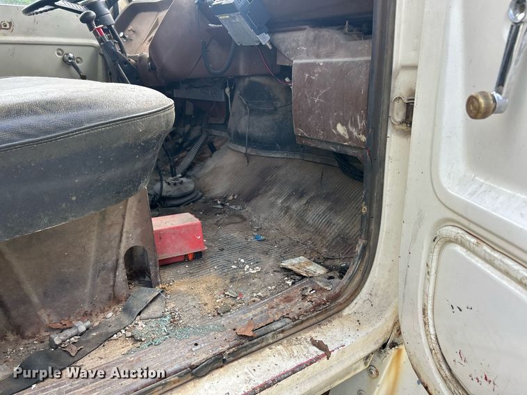 image for item EK8263 1978 Ford 800 sewer jetter truck