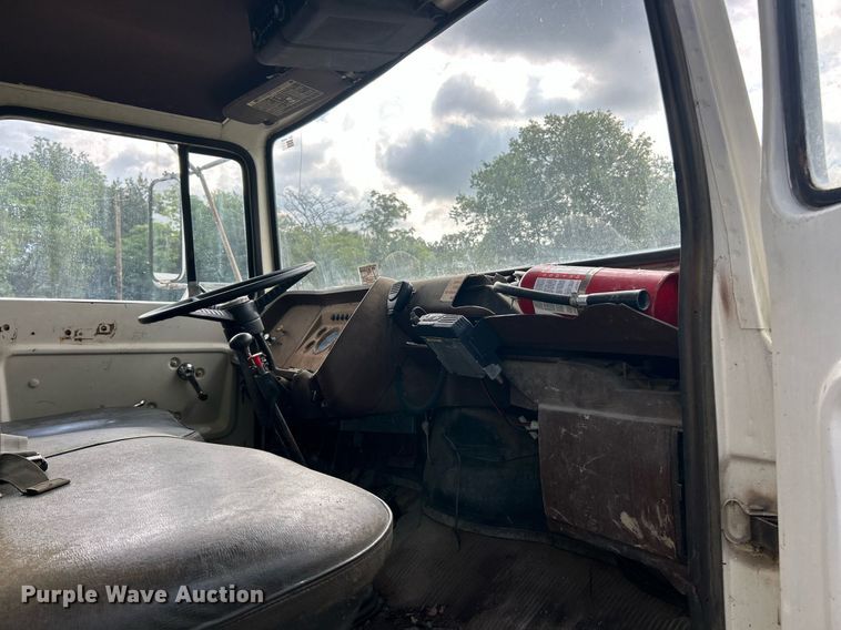 image for item EK8263 1978 Ford 800 sewer jetter truck