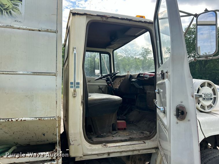 image for item EK8263 1978 Ford 800 sewer jetter truck