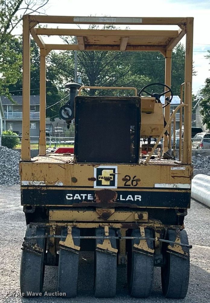 image for item EK8326 1987 Caterpiller PS-130 pneumatic roller