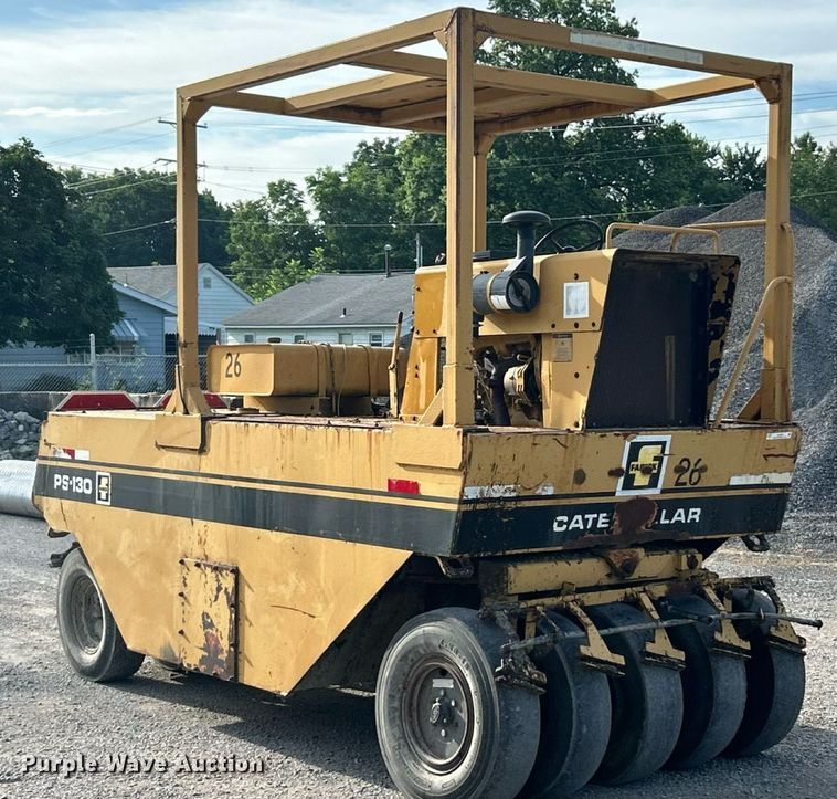 image for item EK8326 1987 Caterpiller PS-130 pneumatic roller