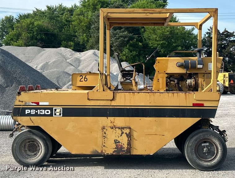 image for item EK8326 1987 Caterpiller PS-130 pneumatic roller