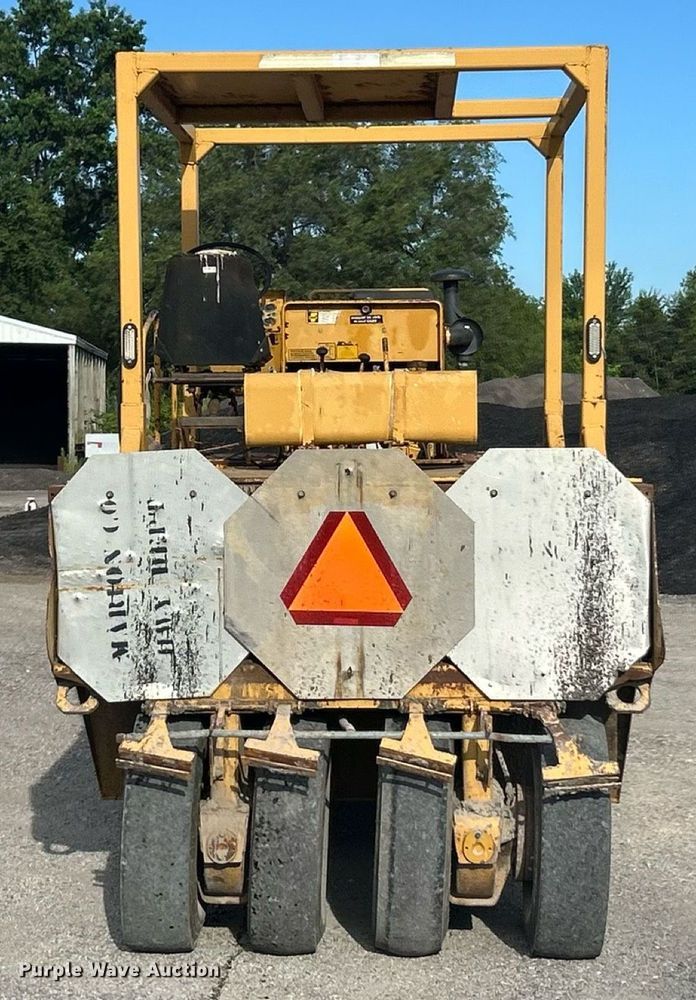 image for item EK8326 1987 Caterpiller PS-130 pneumatic roller