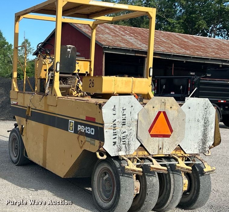 image for item EK8326 1987 Caterpiller PS-130 pneumatic roller