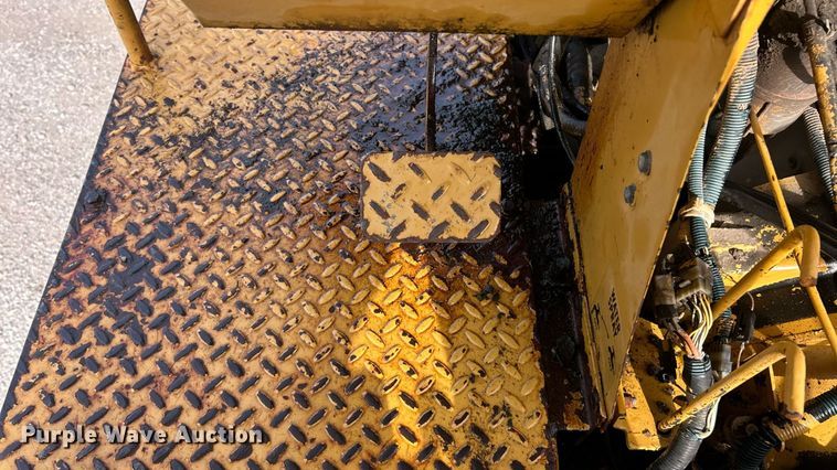 image for item EK8326 1987 Caterpiller PS-130 pneumatic roller