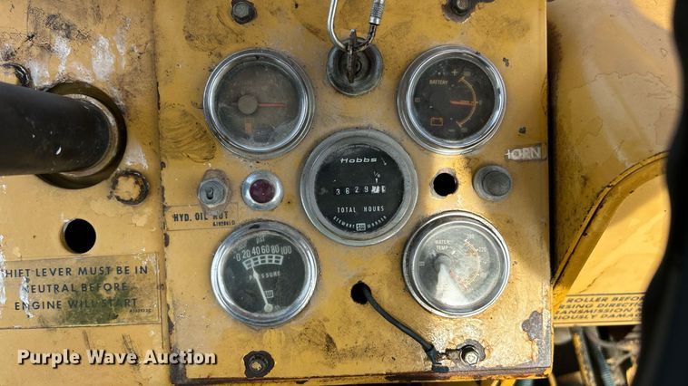 image for item EK8326 1987 Caterpiller PS-130 pneumatic roller