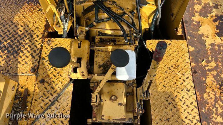 image for item EK8326 1987 Caterpiller PS-130 pneumatic roller