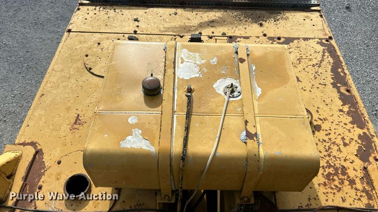 image for item EK8326 1987 Caterpiller PS-130 pneumatic roller