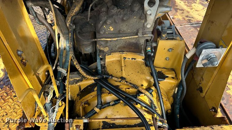 image for item EK8326 1987 Caterpiller PS-130 pneumatic roller