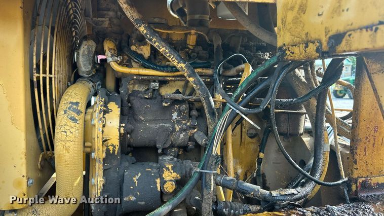 image for item EK8326 1987 Caterpiller PS-130 pneumatic roller