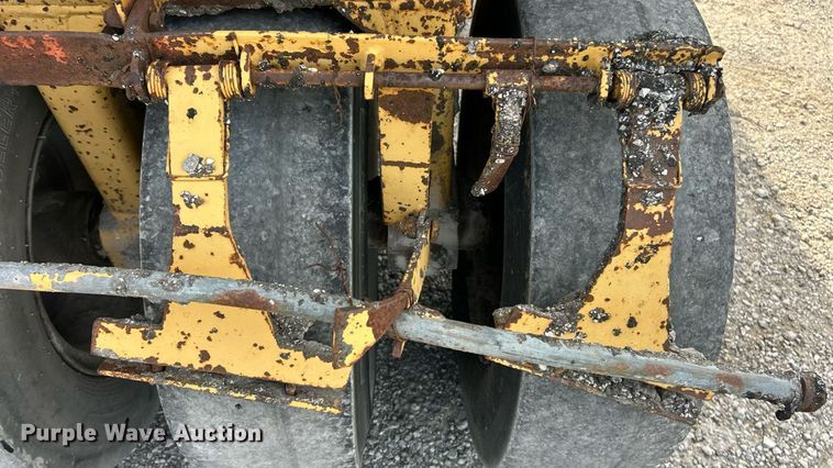 image for item EK8326 1987 Caterpiller PS-130 pneumatic roller
