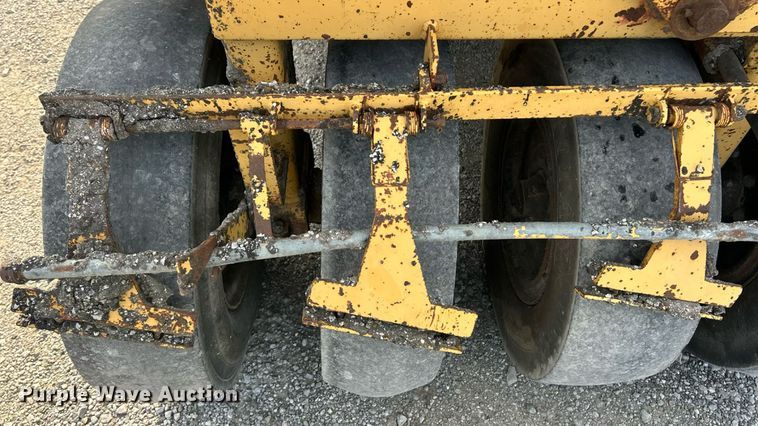 image for item EK8326 1987 Caterpiller PS-130 pneumatic roller