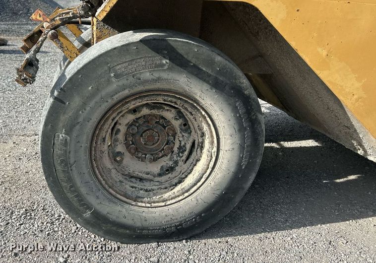 image for item EK8326 1987 Caterpiller PS-130 pneumatic roller