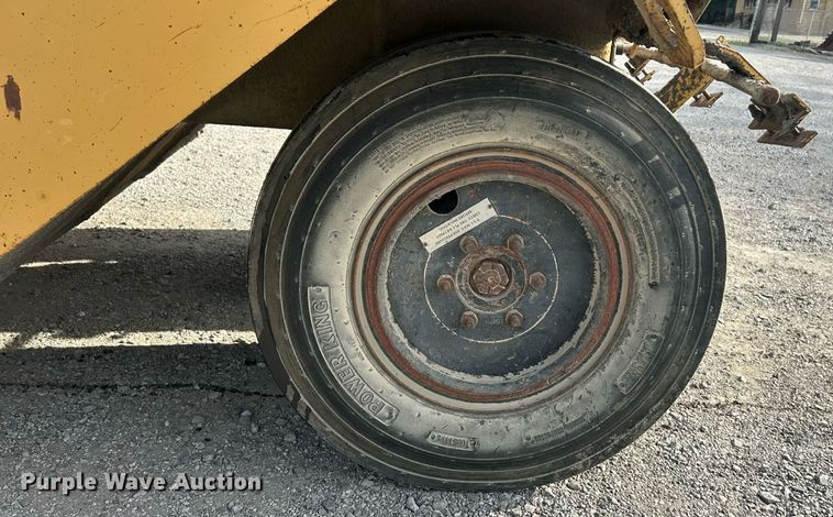 image for item EK8326 1987 Caterpiller PS-130 pneumatic roller