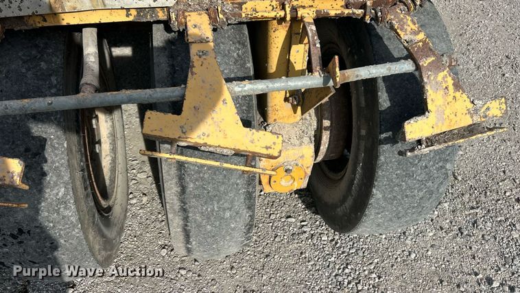 image for item EK8326 1987 Caterpiller PS-130 pneumatic roller