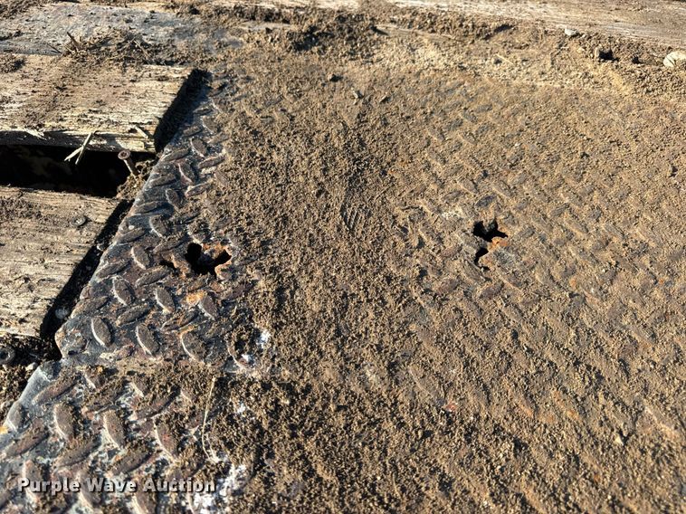 image for item EN4567 1994 Interstate 40DLA equipment trailer