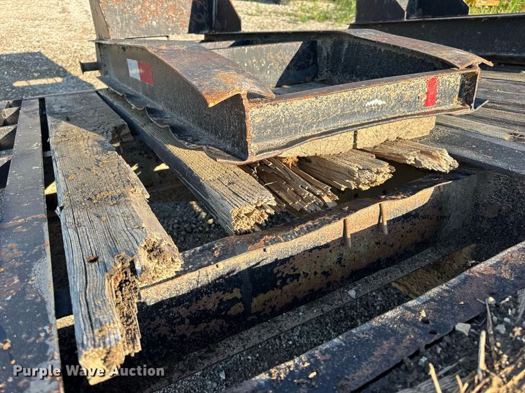 image for item EN4567 1994 Interstate 40DLA equipment trailer