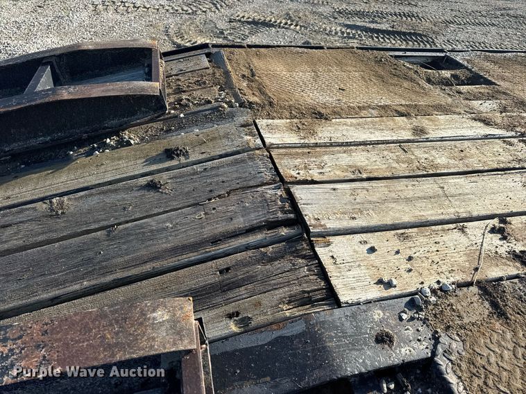 image for item EN4567 1994 Interstate 40DLA equipment trailer