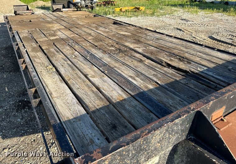 image for item EN4567 1994 Interstate 40DLA equipment trailer