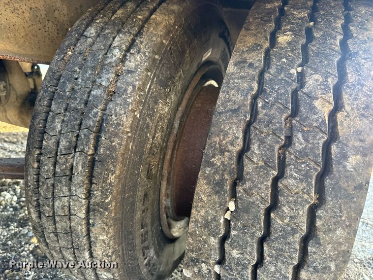 image for item EN4567 1994 Interstate 40DLA equipment trailer