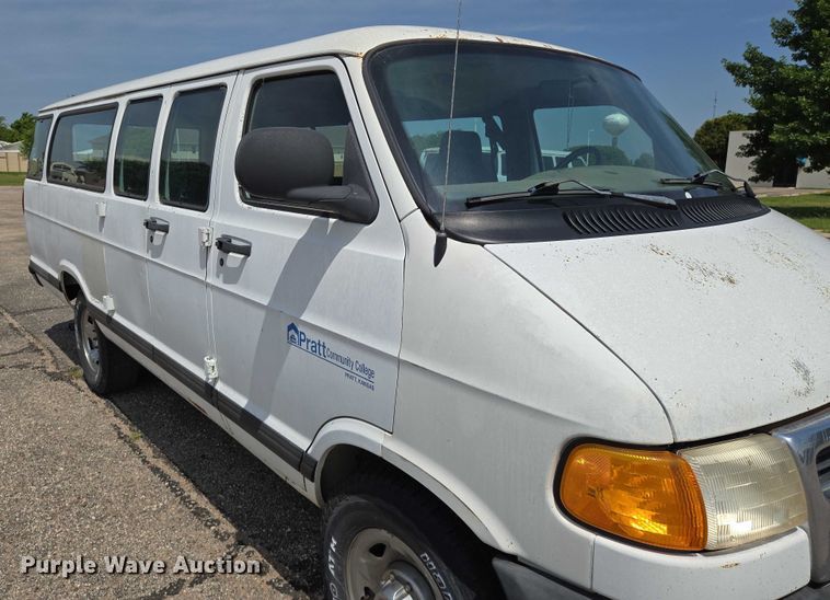 image for item EN8076 1998 Dodge Ram Wagon 3500 van