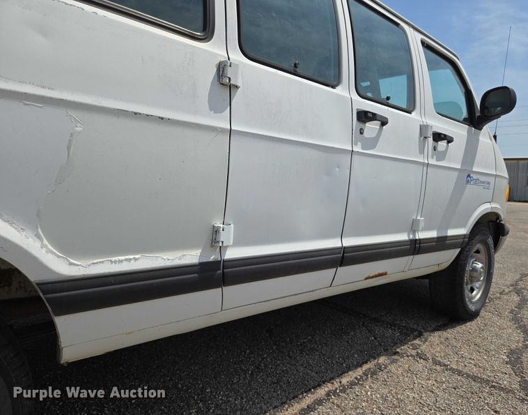 image for item EN8076 1998 Dodge Ram Wagon 3500 van