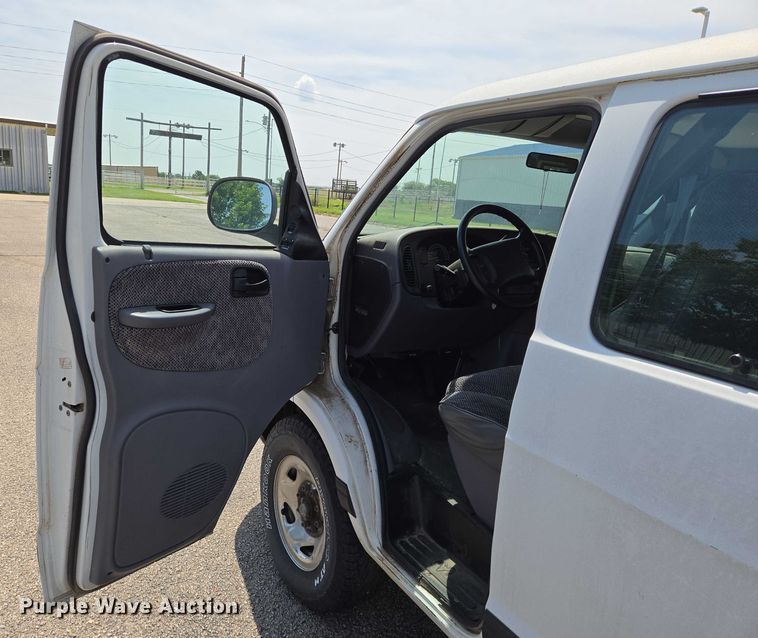 image for item EN8076 1998 Dodge Ram Wagon 3500 van
