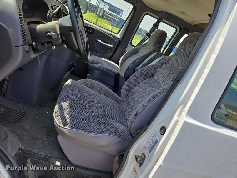 image for item EN8076 1998 Dodge Ram Wagon 3500 van