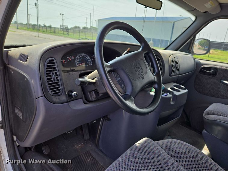 image for item EN8076 1998 Dodge Ram Wagon 3500 van