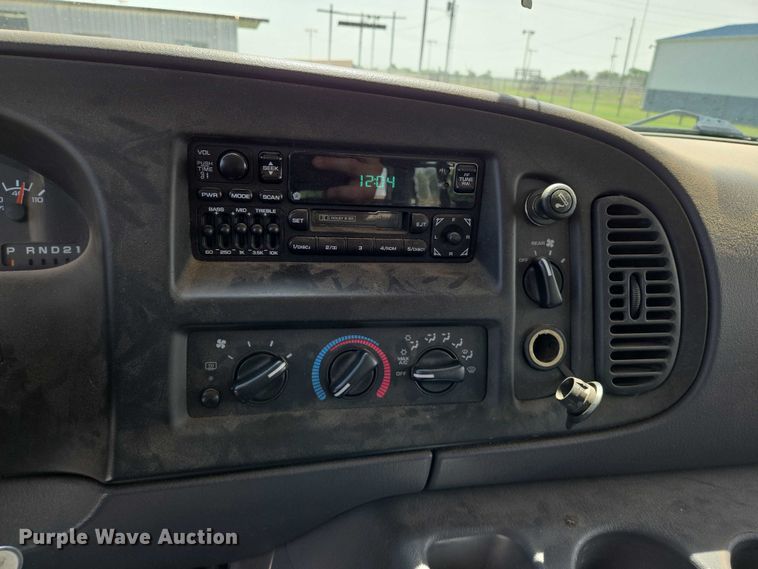 image for item EN8076 1998 Dodge Ram Wagon 3500 van