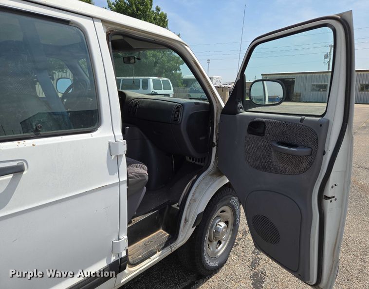 image for item EN8076 1998 Dodge Ram Wagon 3500 van