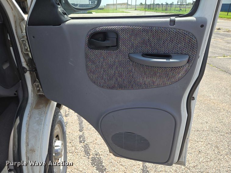 image for item EN8076 1998 Dodge Ram Wagon 3500 van
