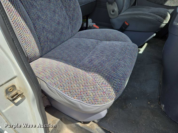 image for item EN8076 1998 Dodge Ram Wagon 3500 van