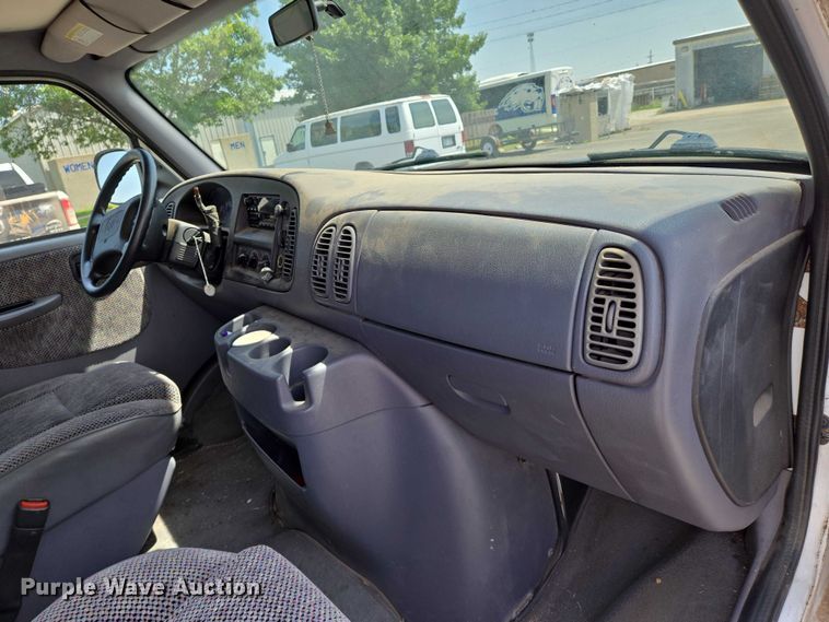 image for item EN8076 1998 Dodge Ram Wagon 3500 van