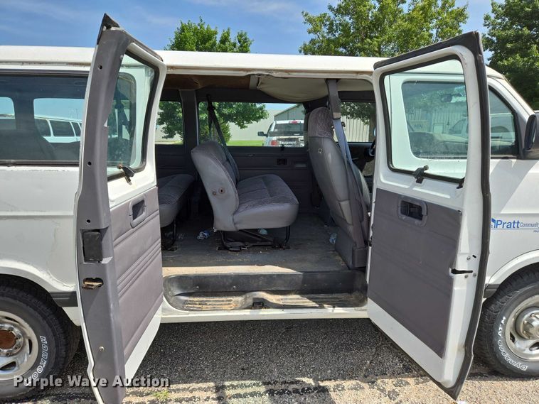 image for item EN8076 1998 Dodge Ram Wagon 3500 van