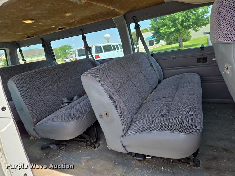 image for item EN8076 1998 Dodge Ram Wagon 3500 van