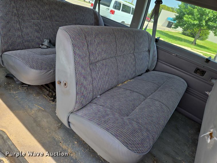 image for item EN8076 1998 Dodge Ram Wagon 3500 van