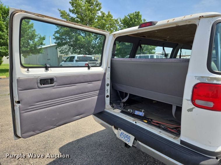 image for item EN8076 1998 Dodge Ram Wagon 3500 van
