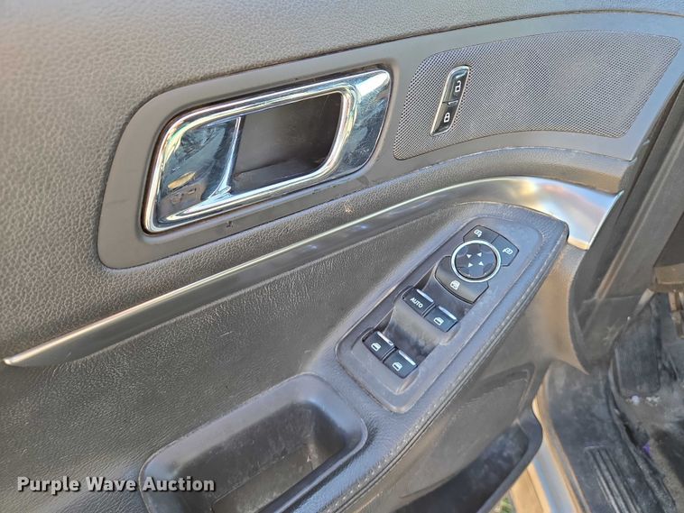 image for item EN8207 2013 Ford Explorer Police Interceptor SUV