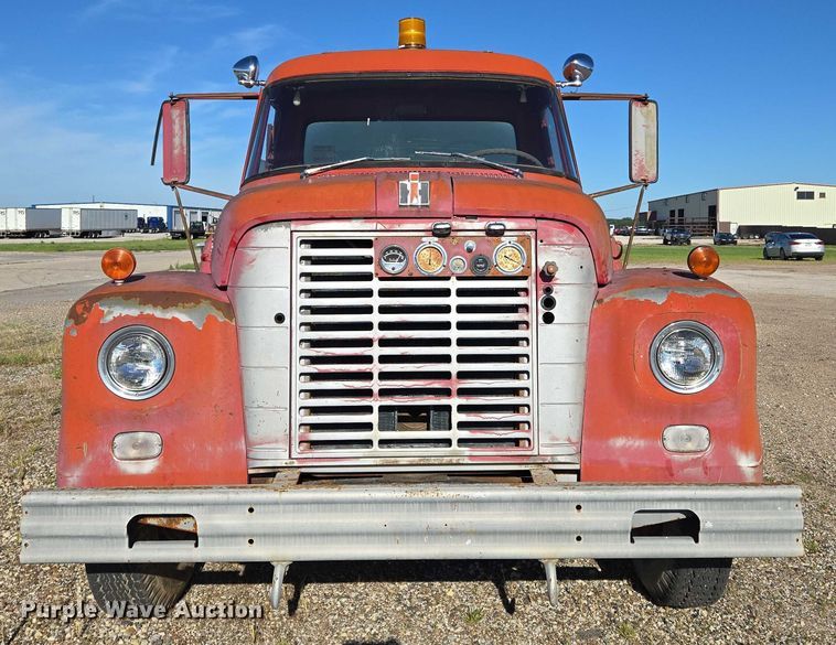 image for item EN8208 International 1600 tank truck